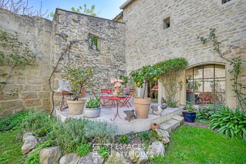 Chaleureuse maison meublée en coeur de village avec jardin
