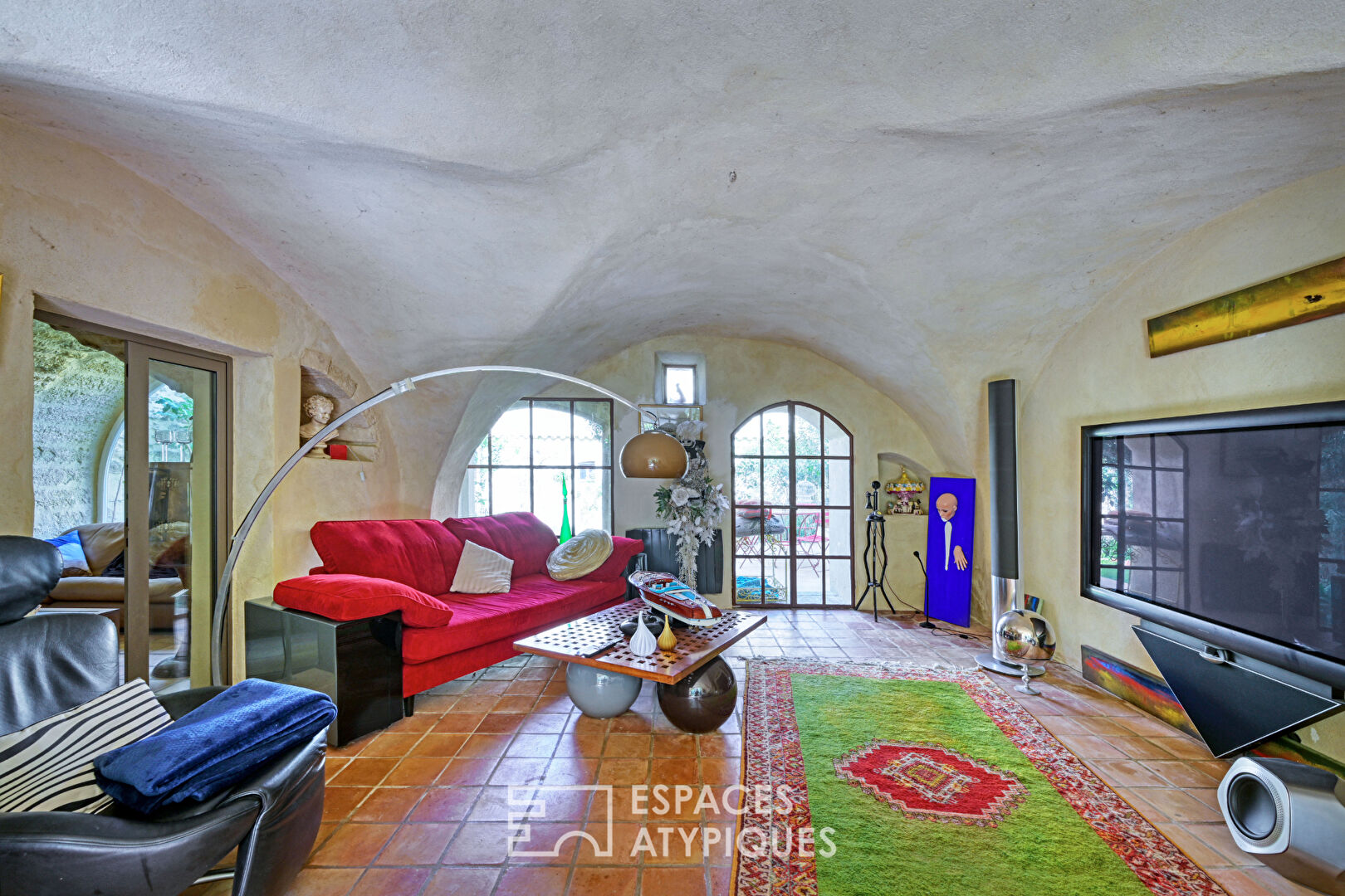 Chaleureuse maison meublée en coeur de village avec jardin