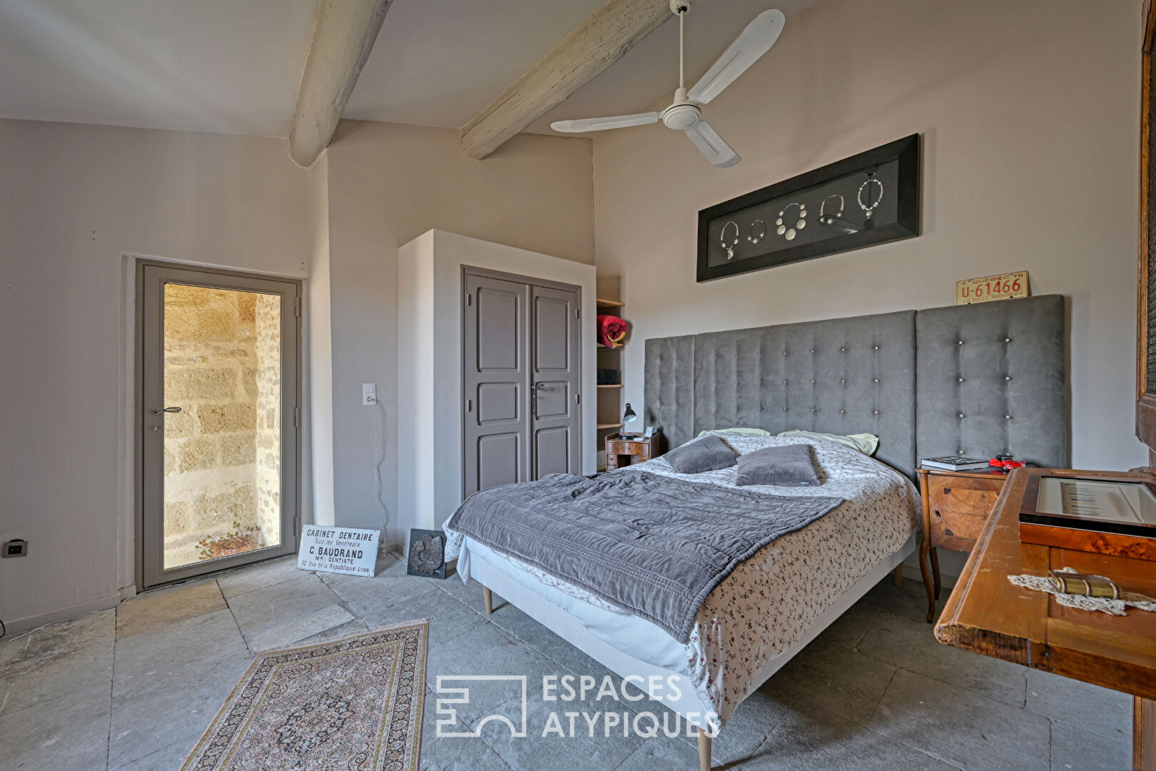 Chaleureuse maison meublée en coeur de village avec jardin