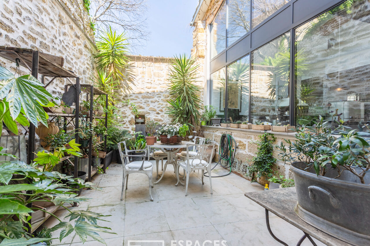 Caractère et panorama : maison ancienne avec piscine proche Uzès