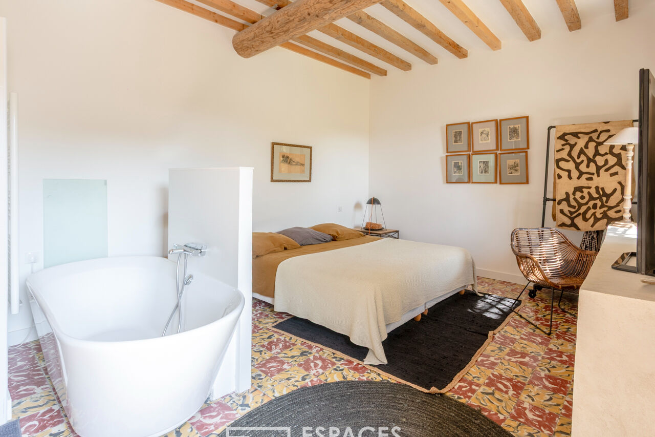 Caractère et panorama : maison ancienne avec piscine proche Uzès