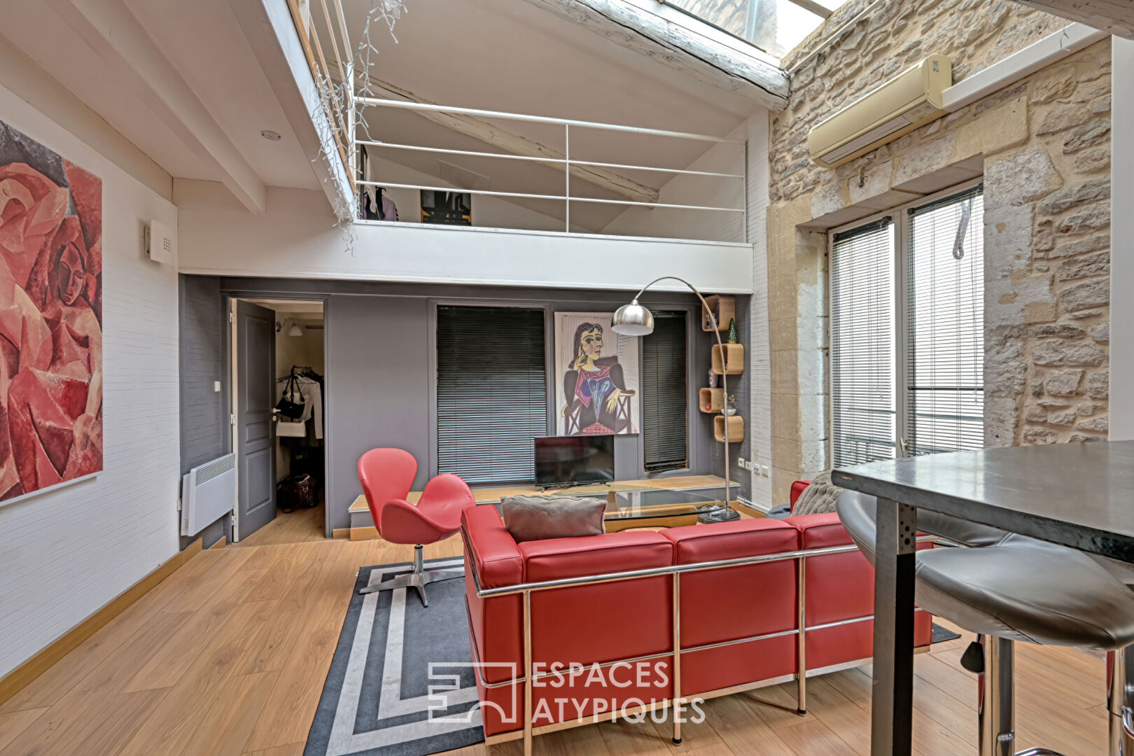 Bright duplex in the heart of the city
