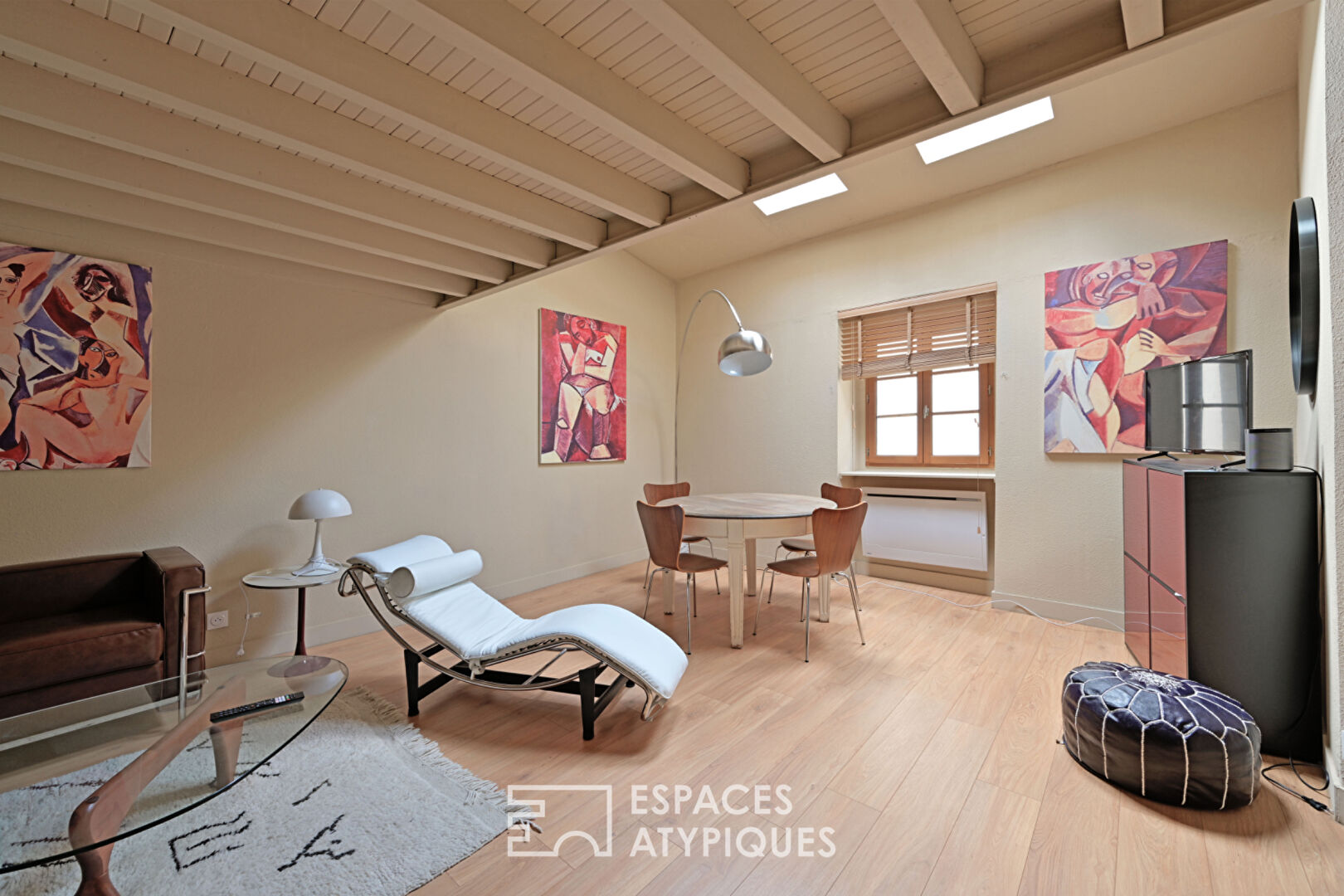 Charming furnished duplex – city center