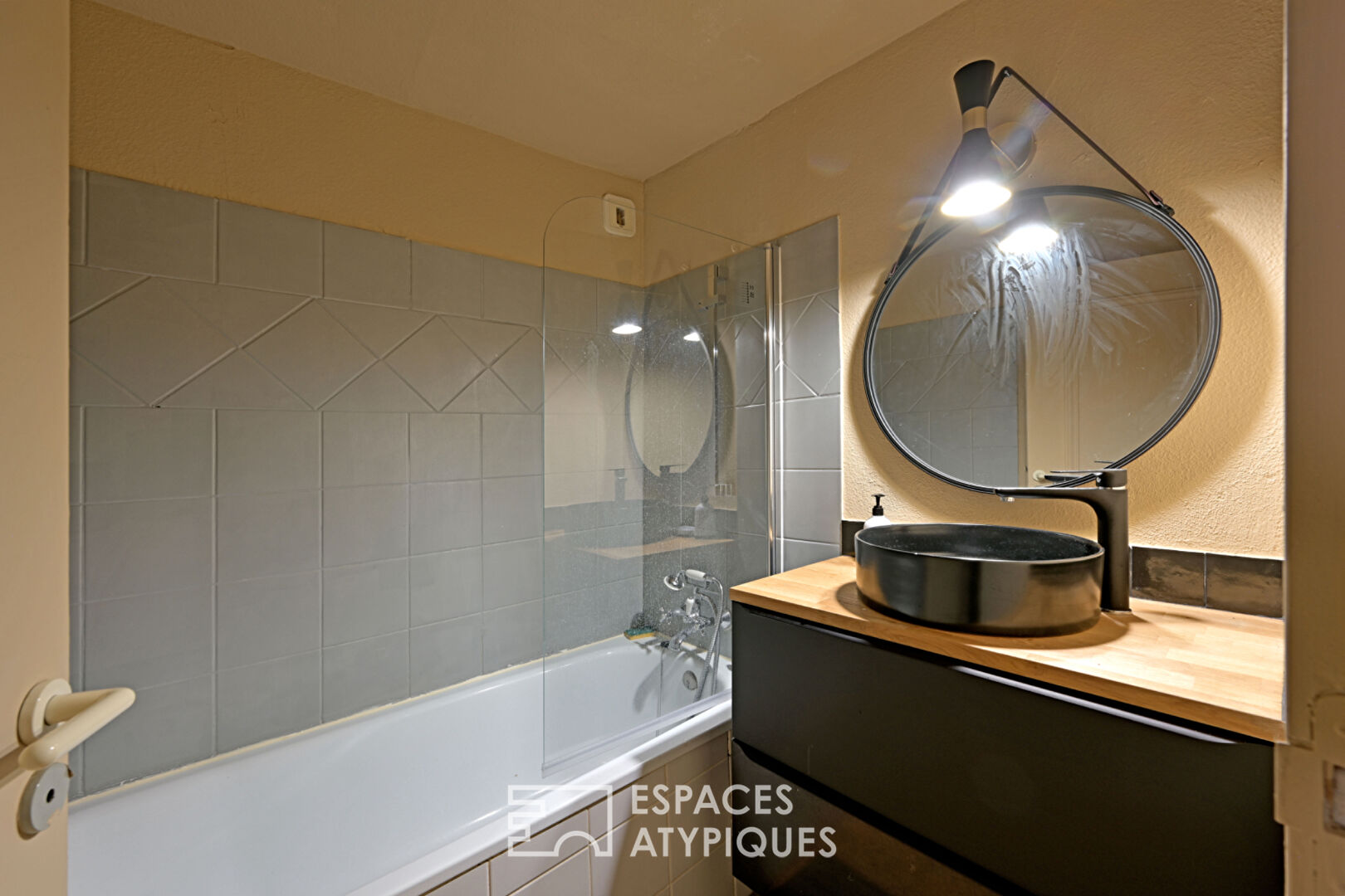Charming furnished duplex – city center