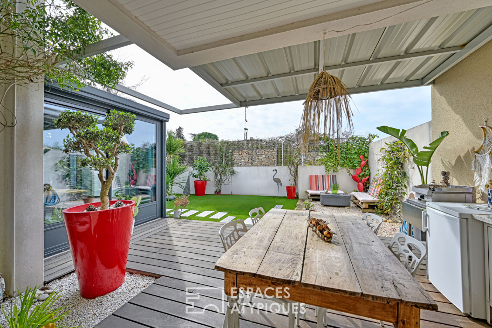 Maison contemporaine au calme, en plein coeur de village