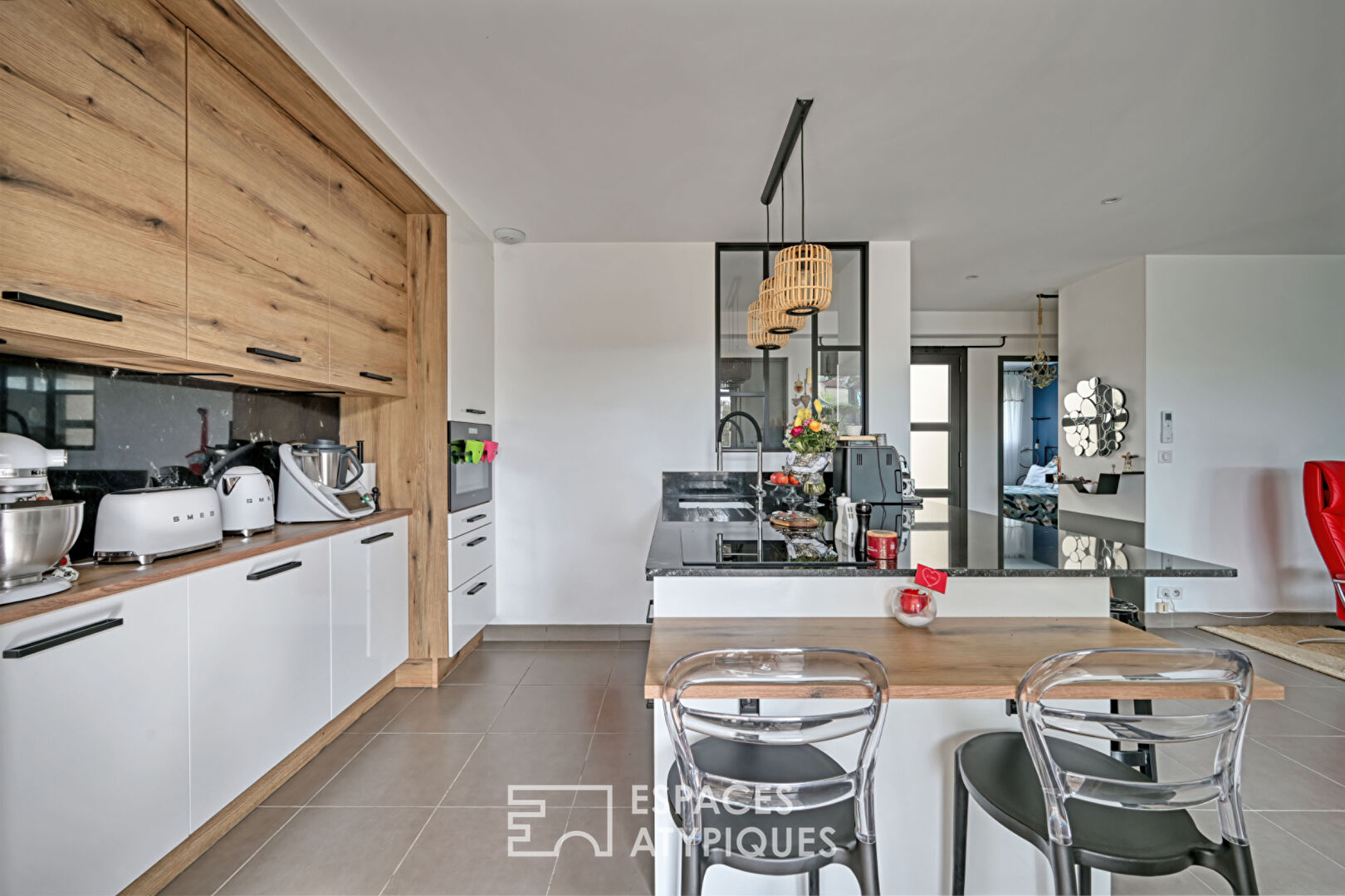 Maison contemporaine au calme, en plein coeur de village