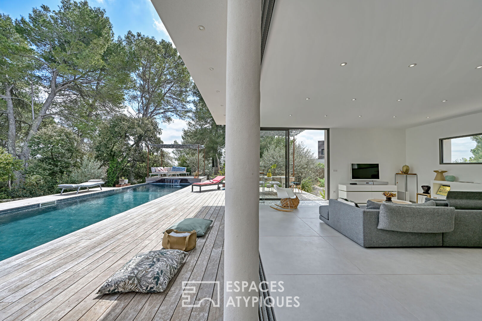 Bright contemporary villa with 15m pool