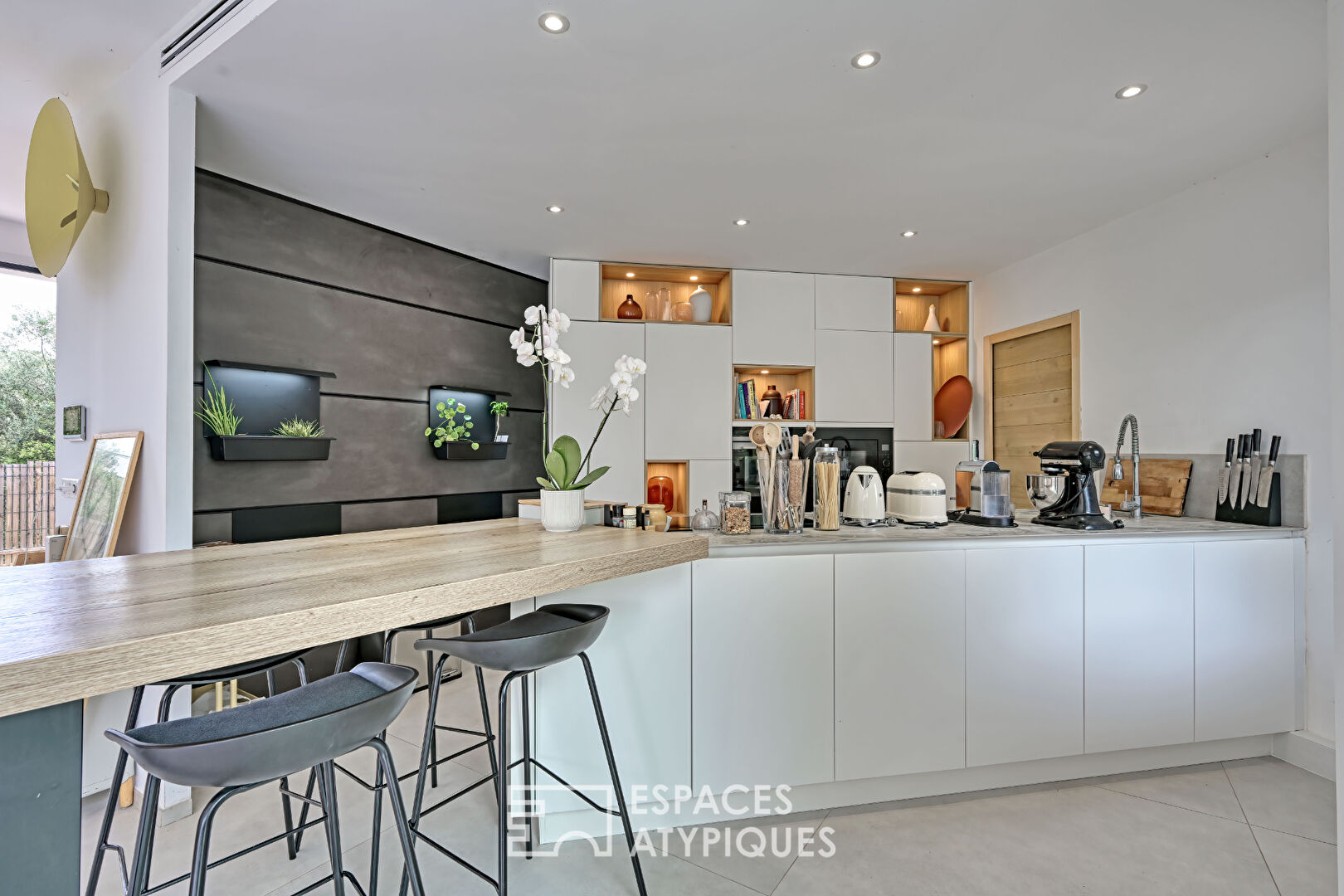 Bright contemporary villa with 15m pool