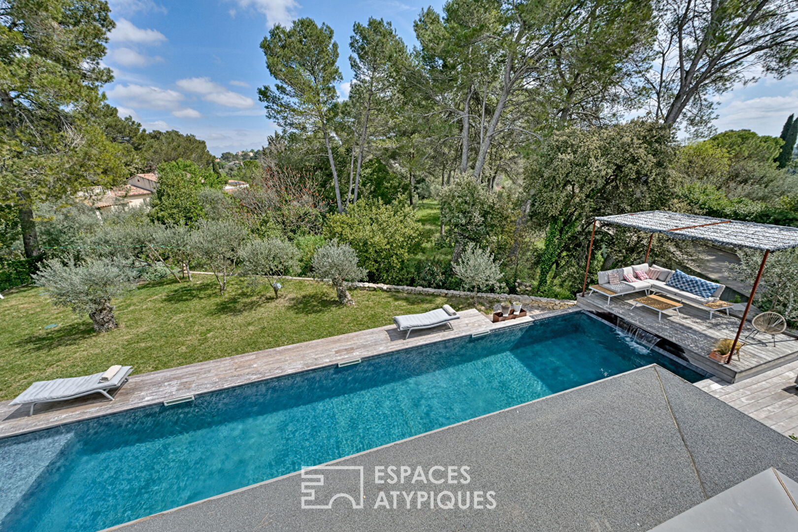 Bright contemporary villa with 15m pool