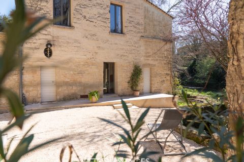 Ancien moulin réhabilité dans un cadre bucolique à Uzès