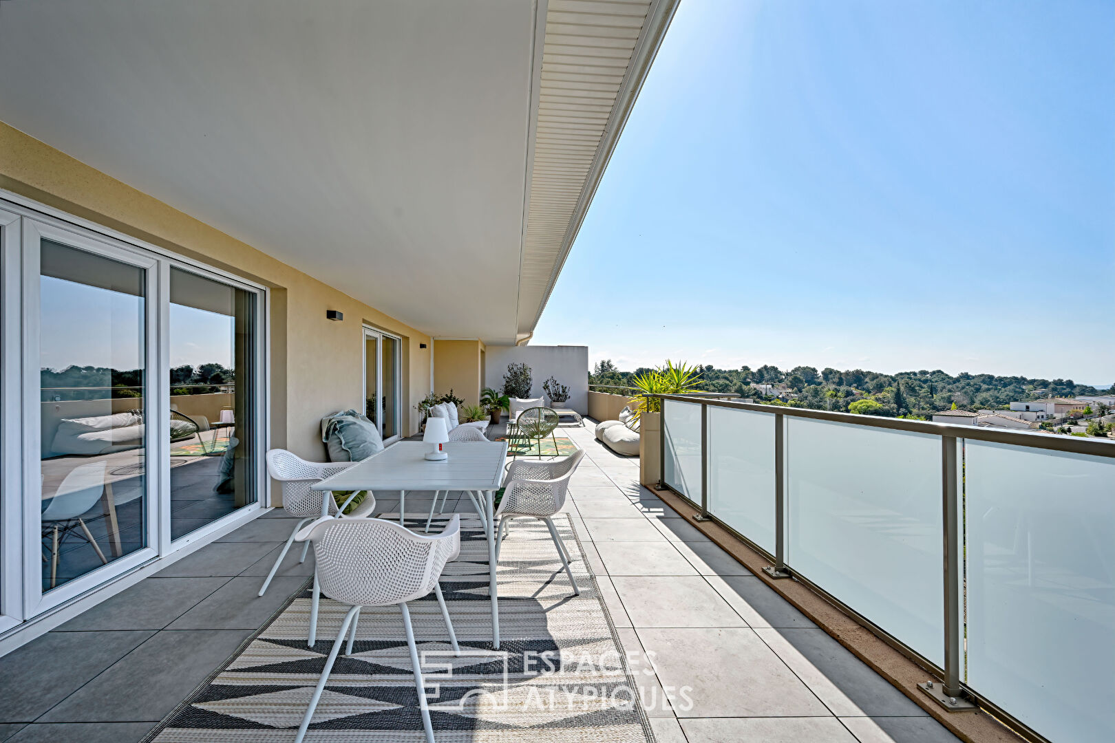 Appartement en dernier étage avec terrasse et vue