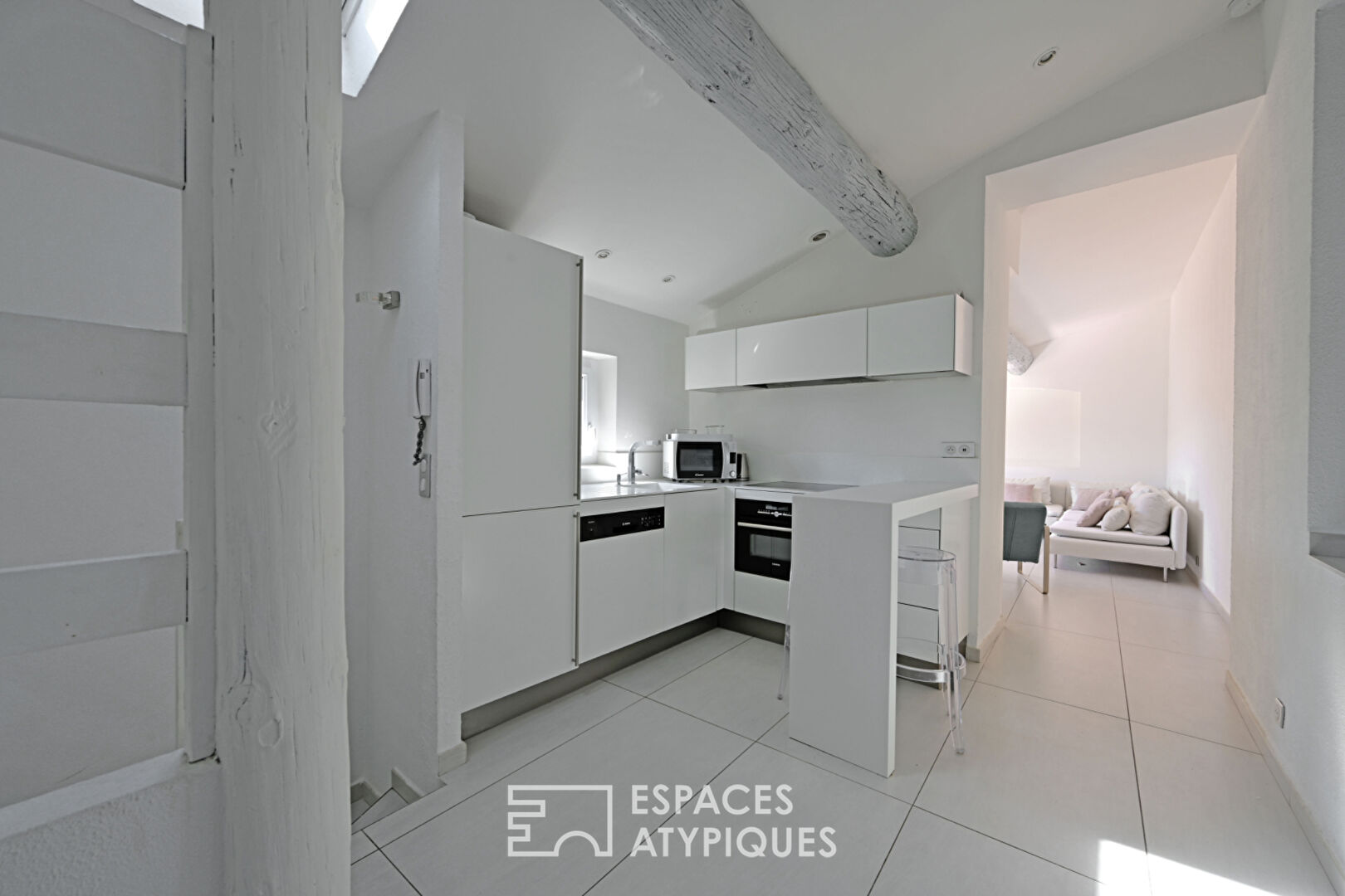 Charmant appartement dernier étage avec terrasse quartier Révolution
