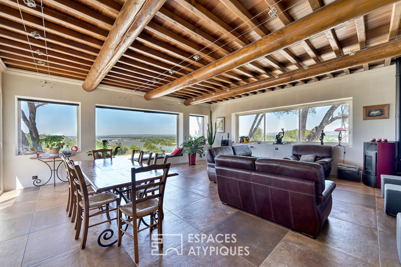 Maison avec vue époustouflante sur les Collines