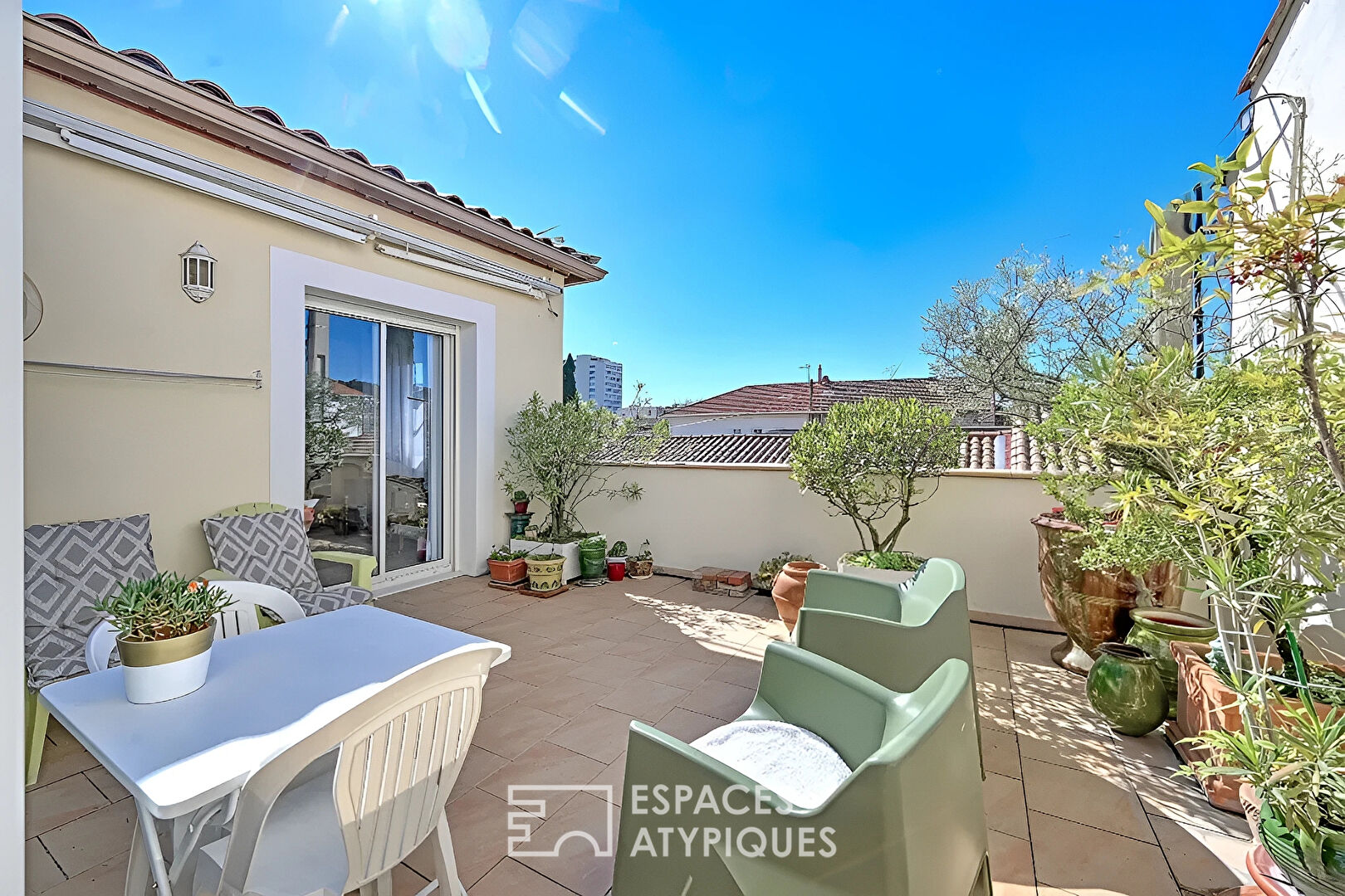 Elegant 147 sqm apartment with terrace and garage, near Jean Jaurès