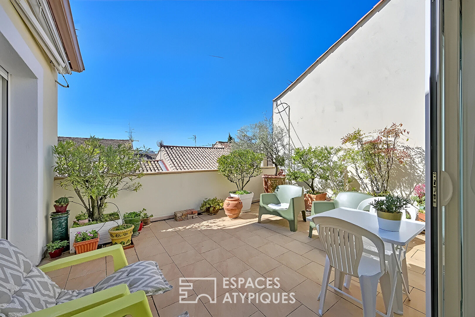 Elegant 147 sqm apartment with terrace and garage, near Jean Jaurès