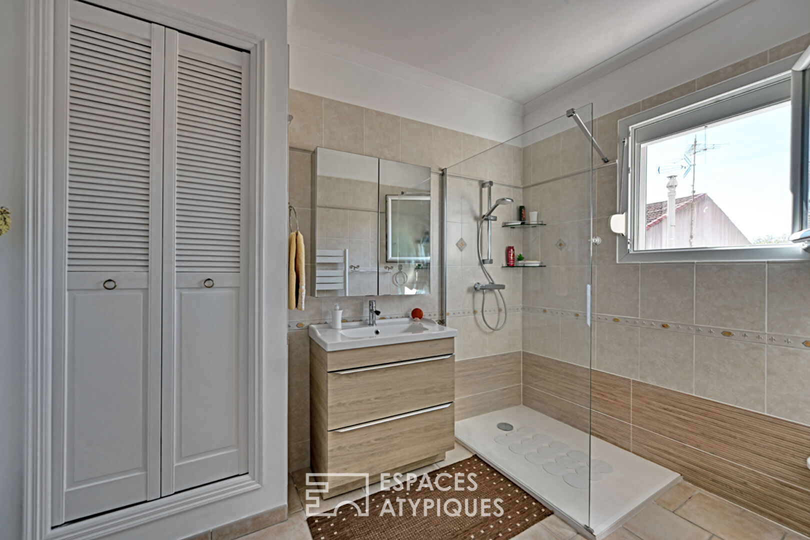 Elegant 147 sqm apartment with terrace and garage, near Jean Jaurès
