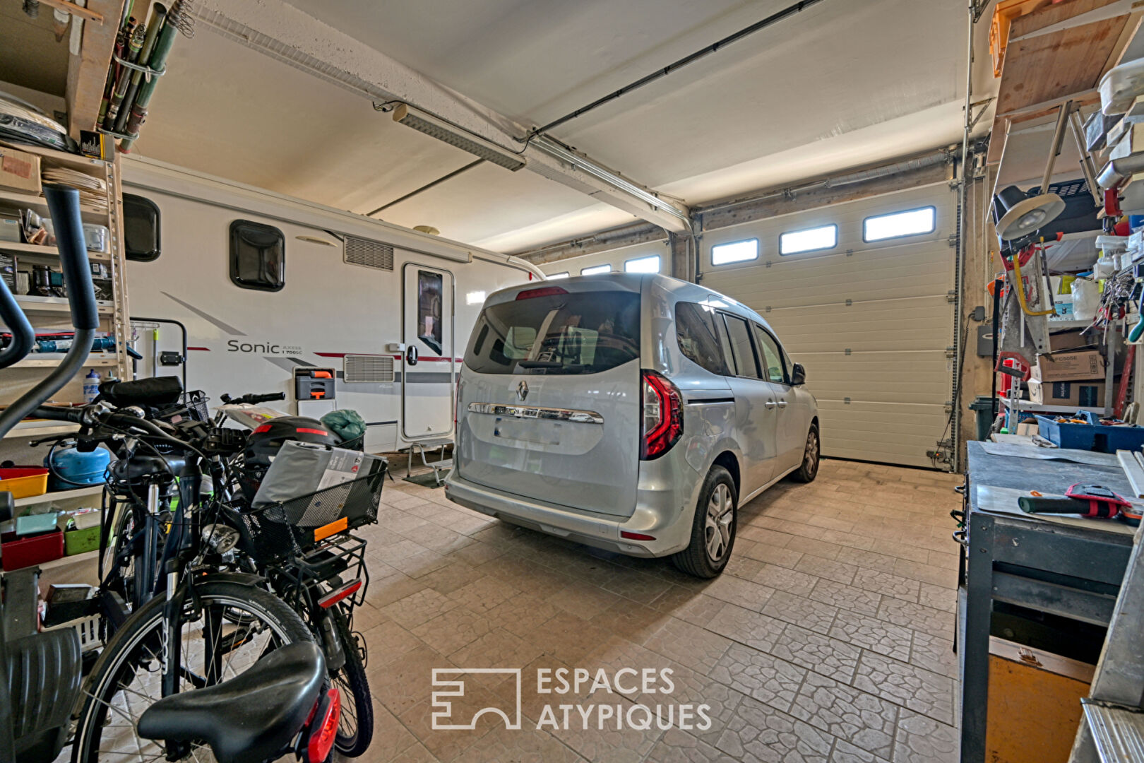 Elegant 147 sqm apartment with terrace and garage, near Jean Jaurès