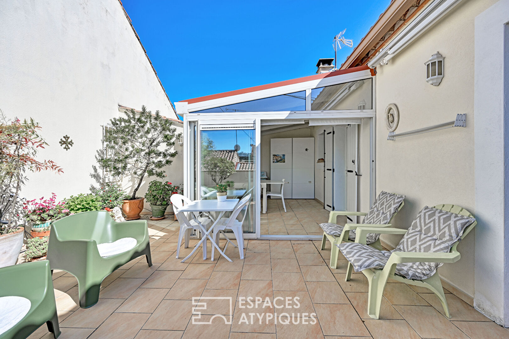Elegant 147 sqm apartment with terrace and garage, near Jean Jaurès