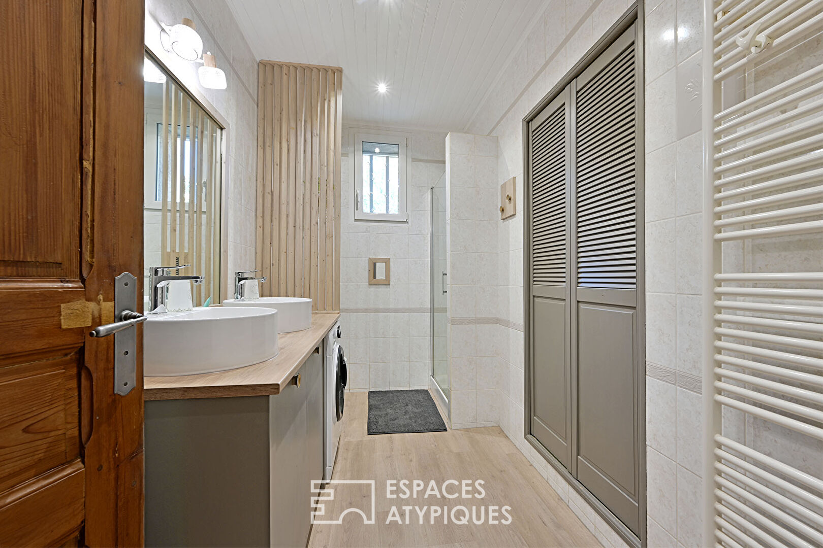 Superb apartment and its garden in town