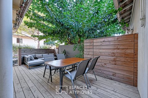 Superb apartment and its garden in town