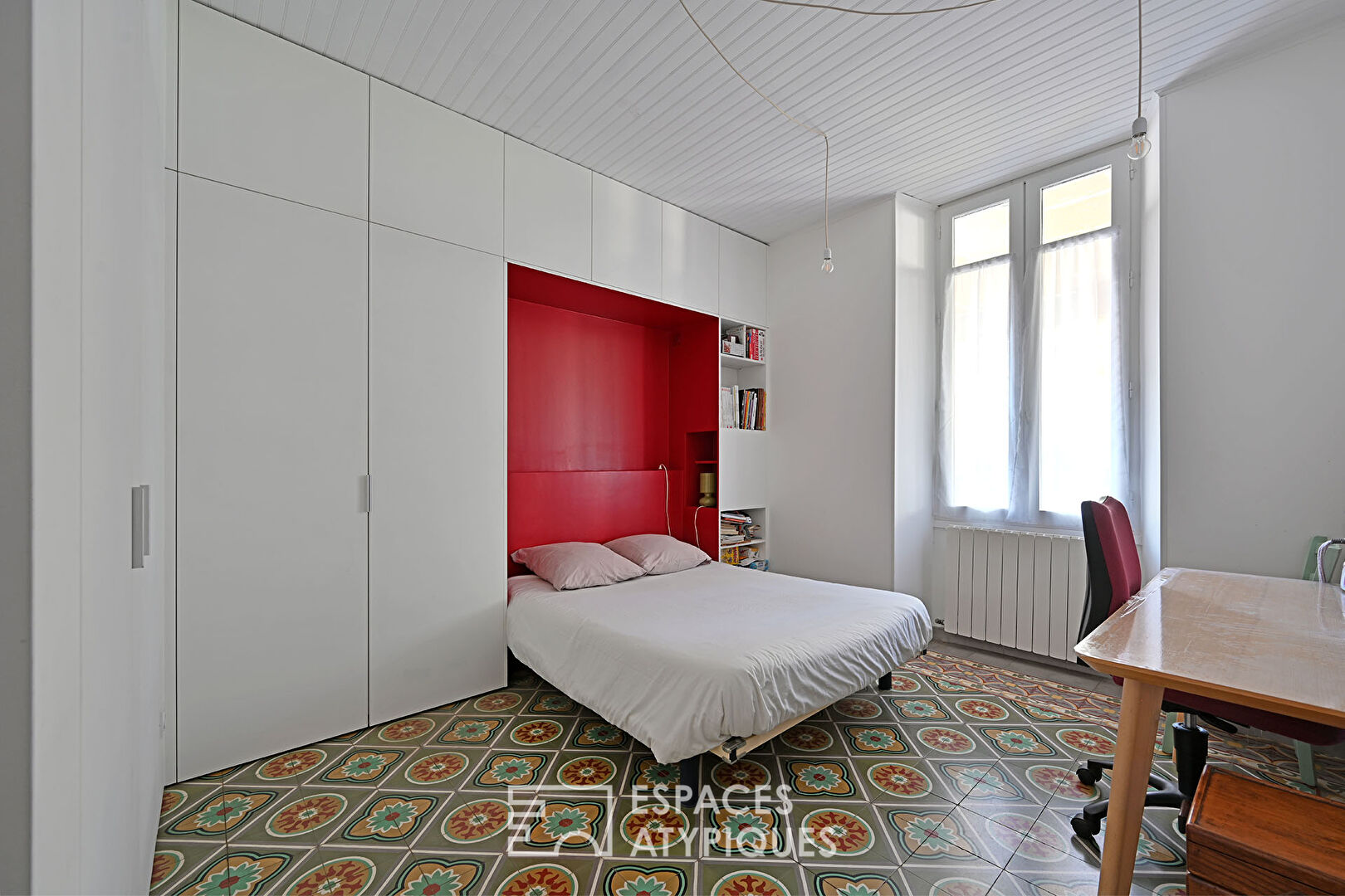 Superb apartment and its garden in town