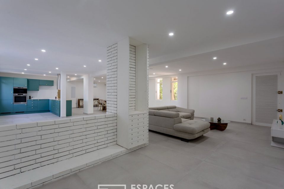 Spacieux appartement contemporain avec terrasse et garage