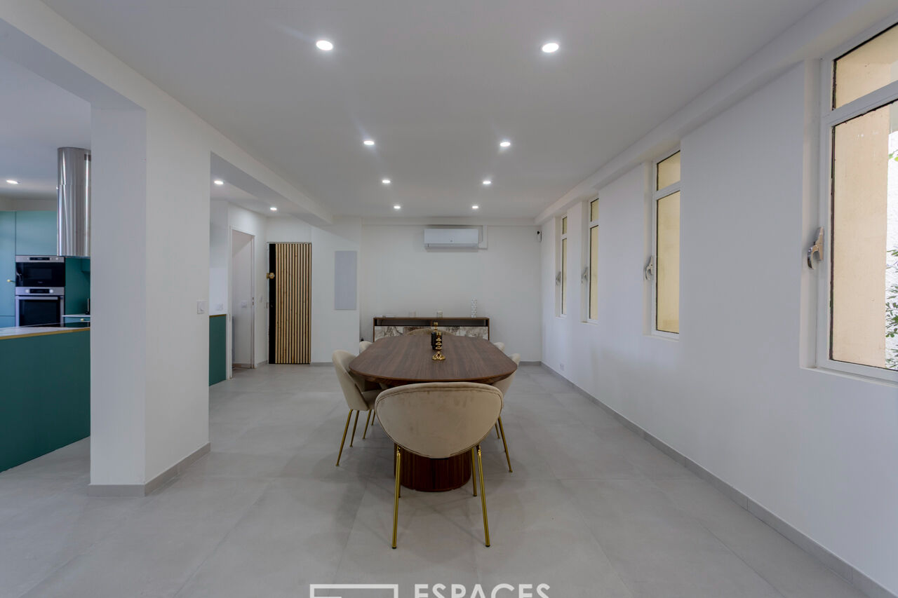 Spacious contemporary apartment with terrace and garage