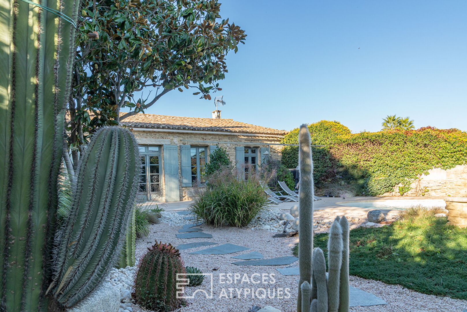 Sublime renovated sheepfold with swimming pool