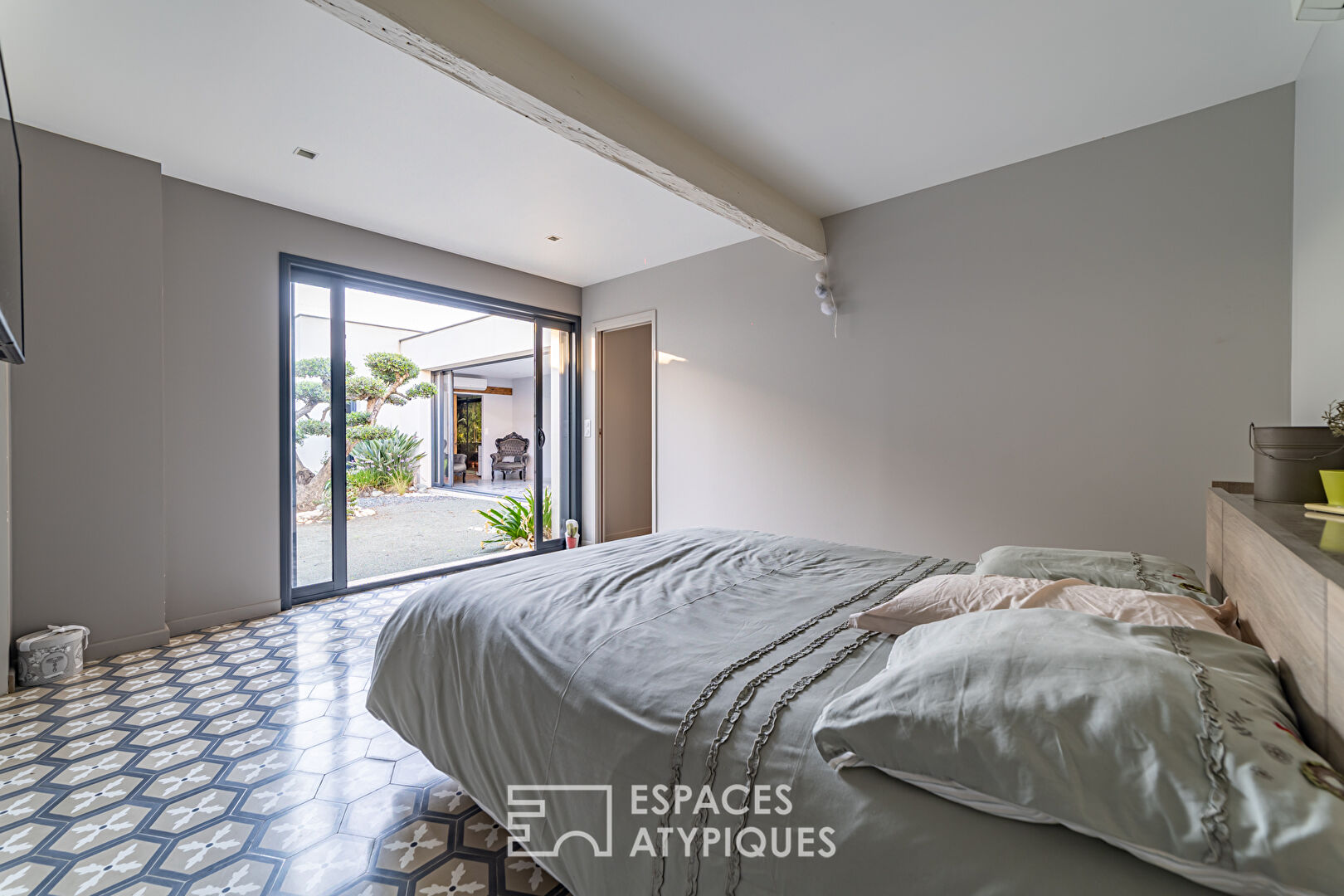 Sublime renovated sheepfold with swimming pool