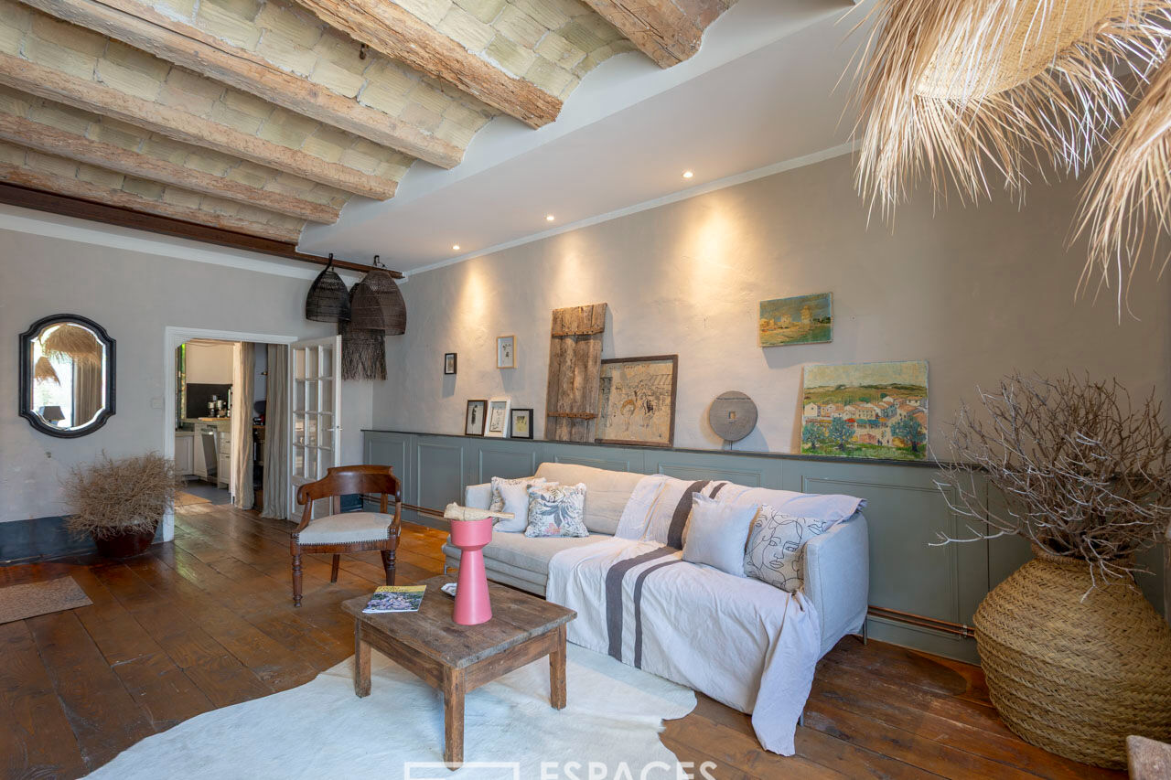 À vivre, à contempler : maison de village avec bassin proche Uzès