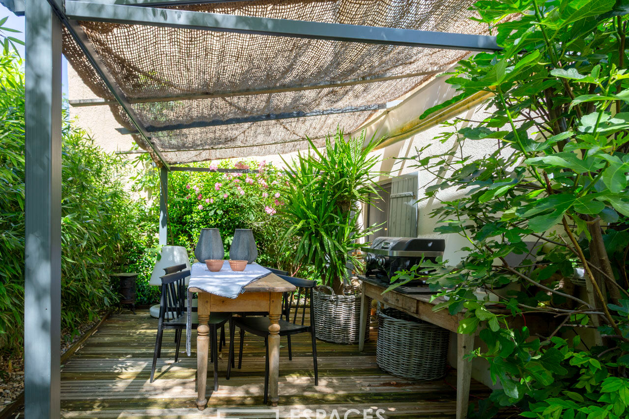 À vivre, à contempler : maison de village avec bassin proche Uzès