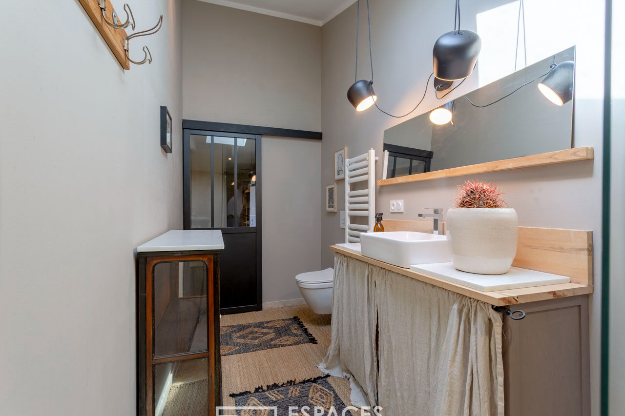 À vivre, à contempler : maison de village avec bassin proche Uzès