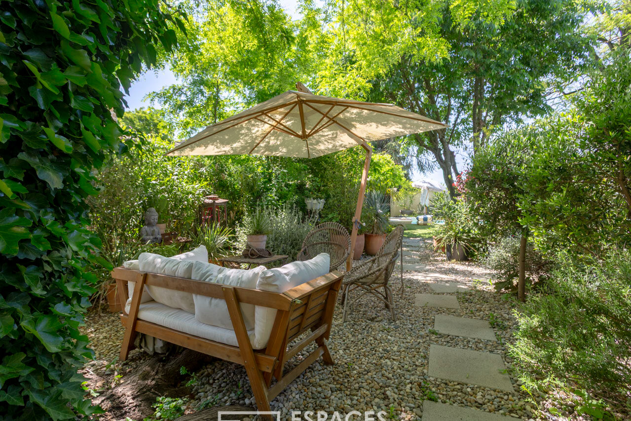 À vivre, à contempler : maison de village avec bassin proche Uzès