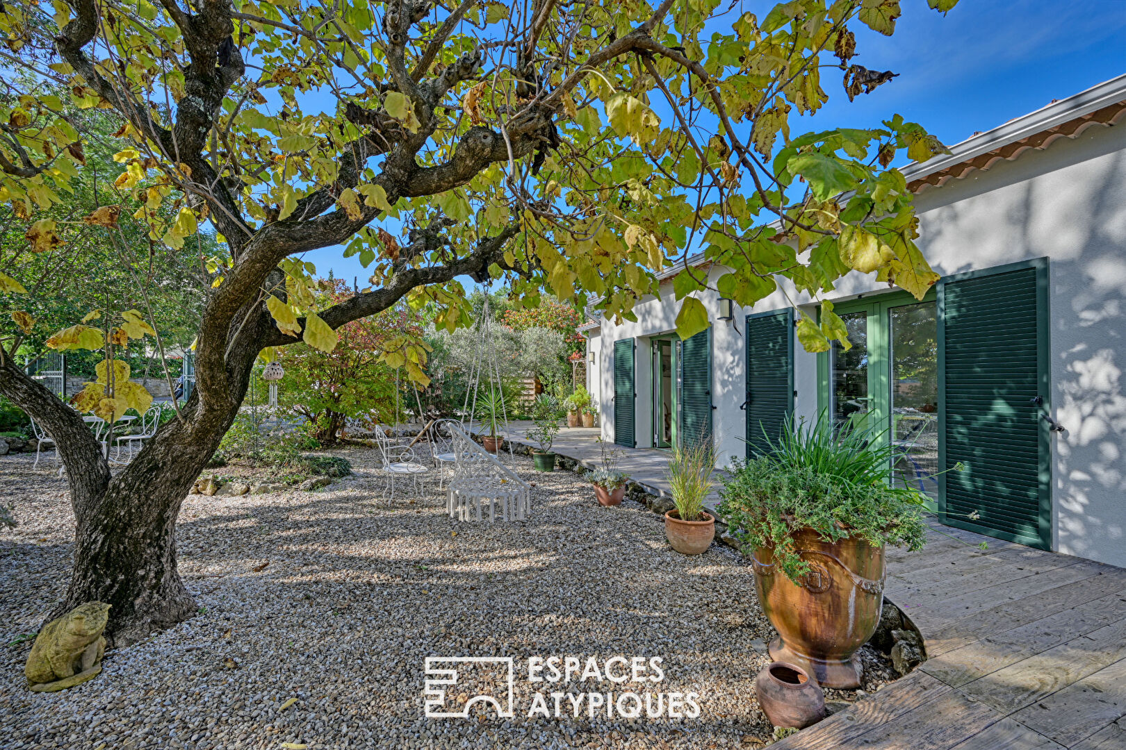 Lumineuse villa de plain-pied avec panorama grandiose