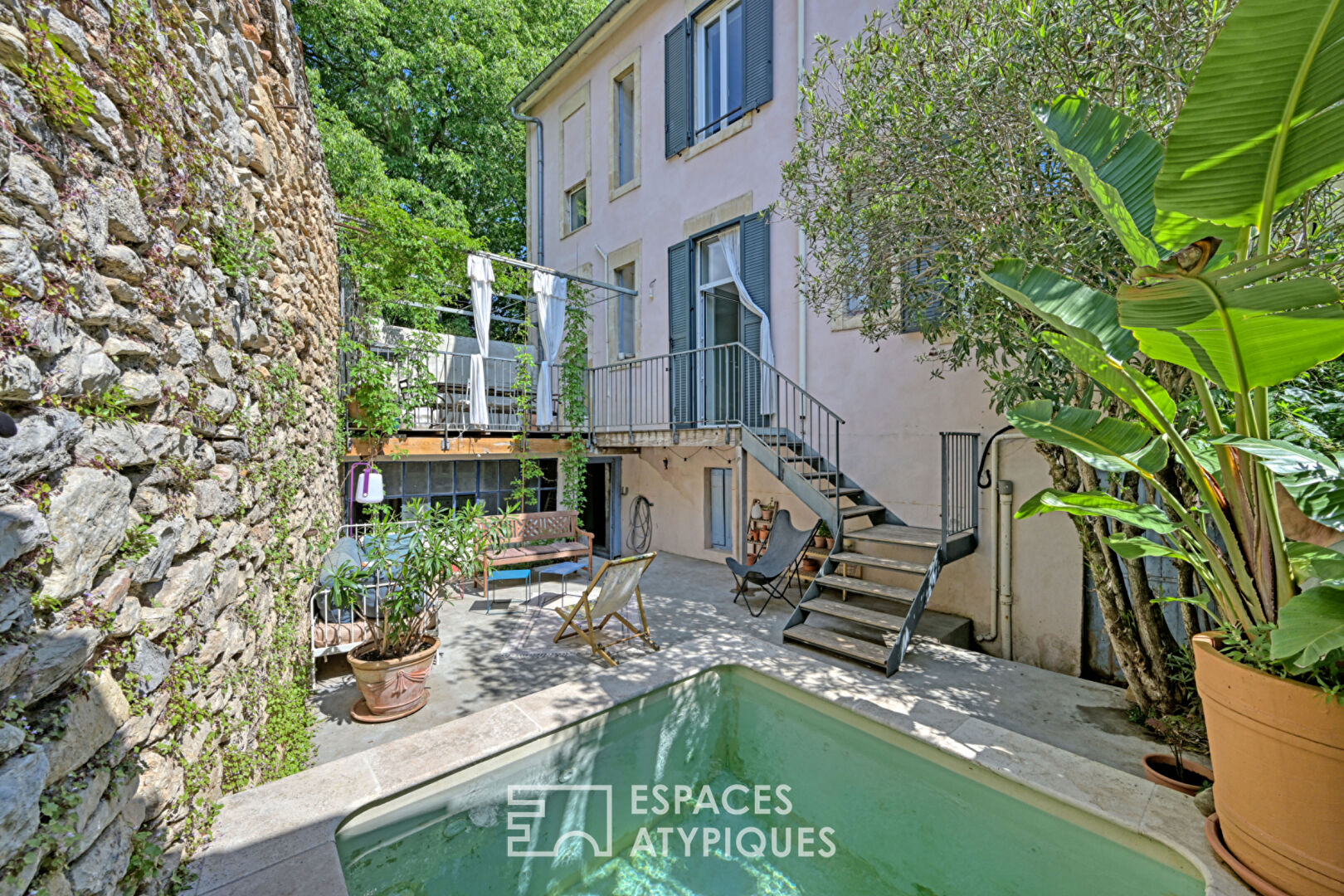 Maison de charme avec cour et bassin Nîmes, quartier Révolution
