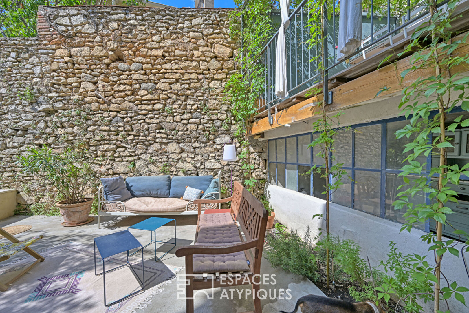 Maison de charme avec cour et bassin Nîmes, quartier Révolution