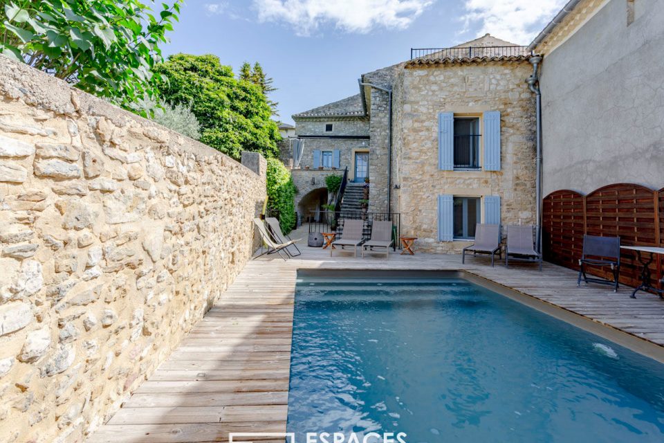 Superbe Mas de village rénové avec piscine