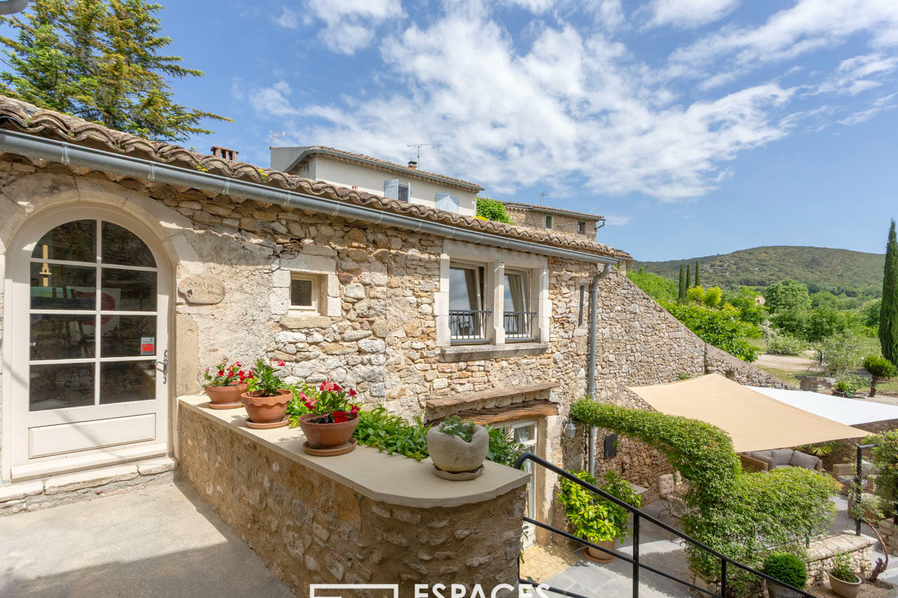 Superbe Mas de village rénové avec piscine