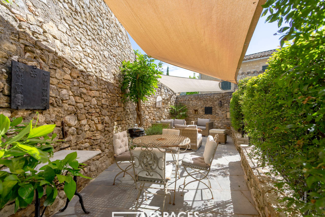 Superbe Mas de village rénové avec piscine