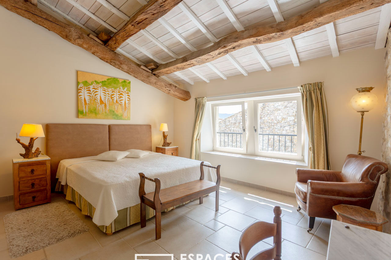 Superbe Mas de village rénové avec piscine