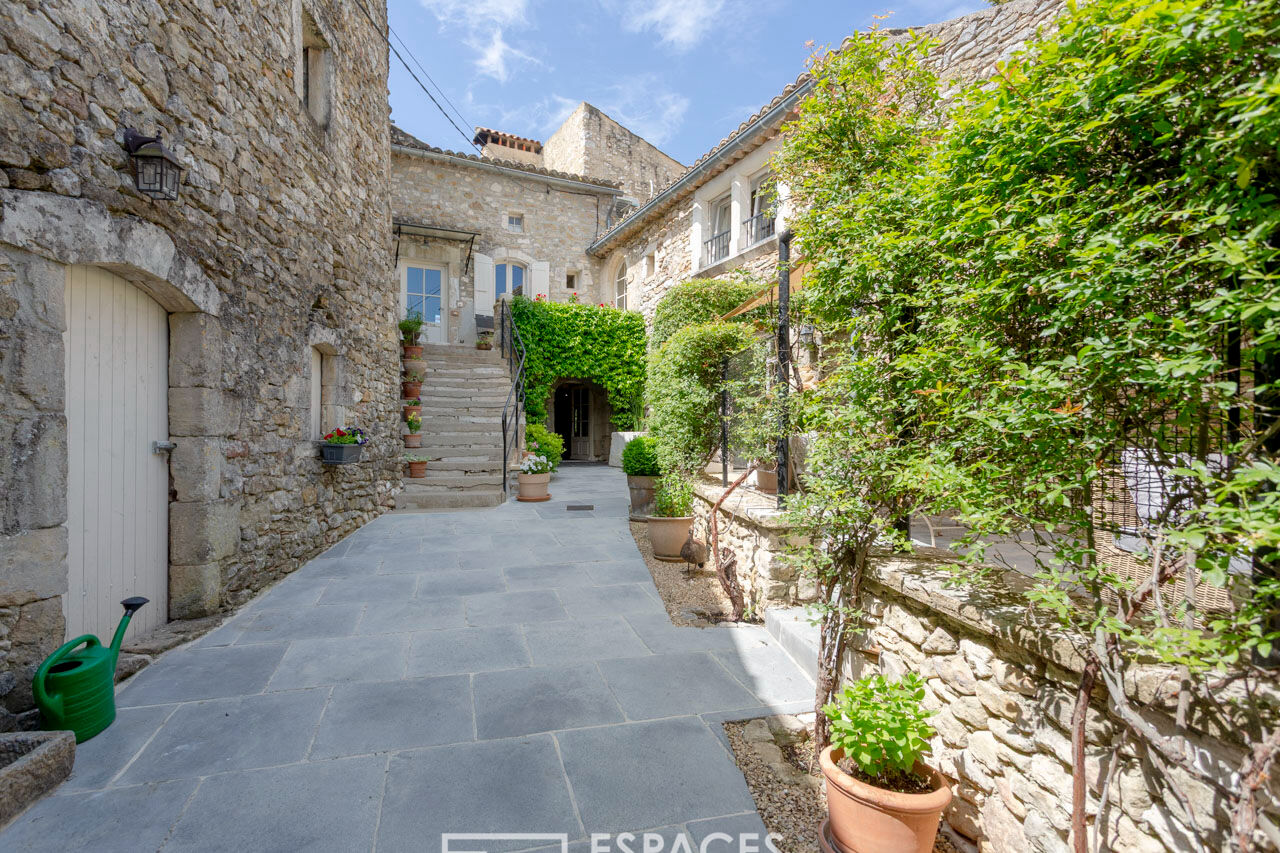 Superbe Mas de village rénové avec piscine