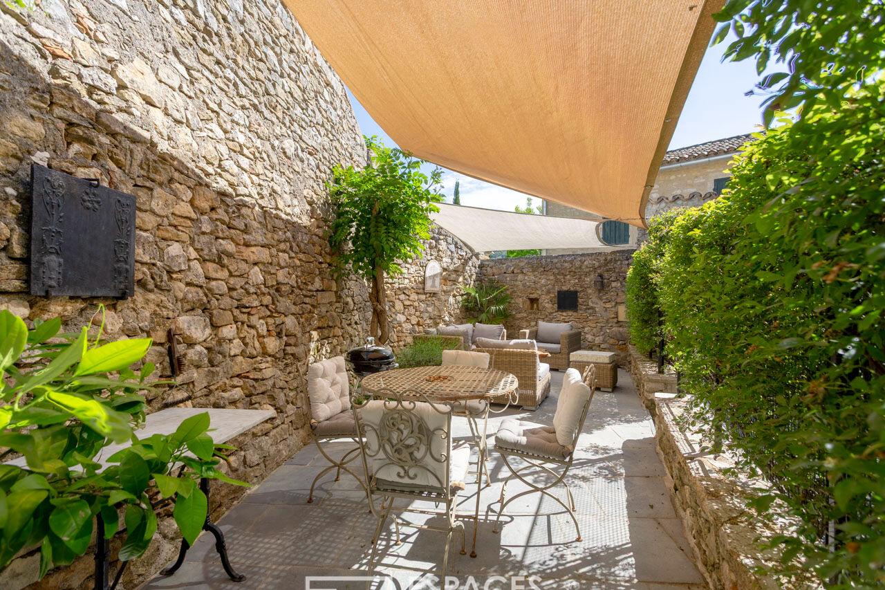 Superbe Mas de village rénové avec piscine