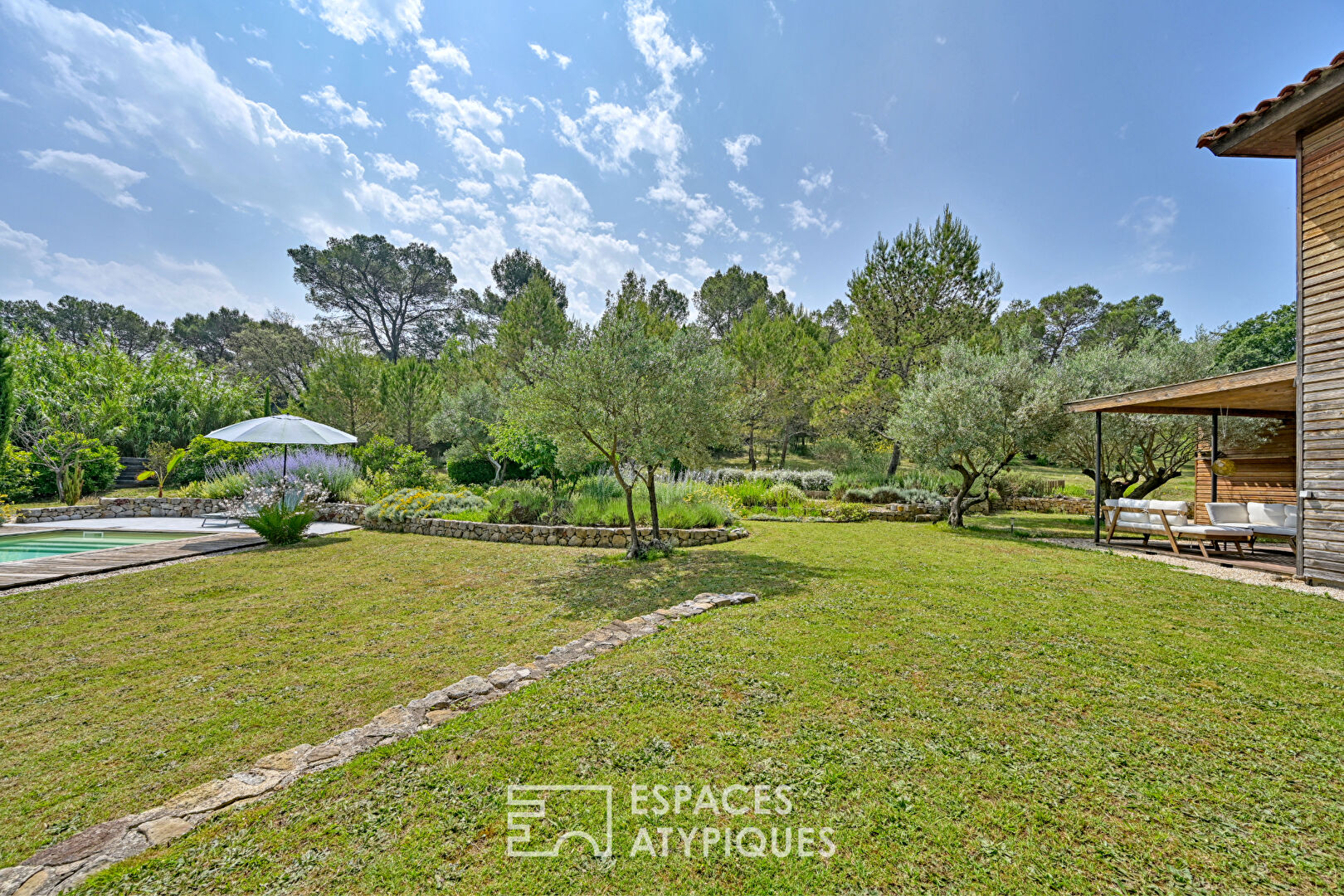 Villa lumière, création d’architecte en écrin naturel