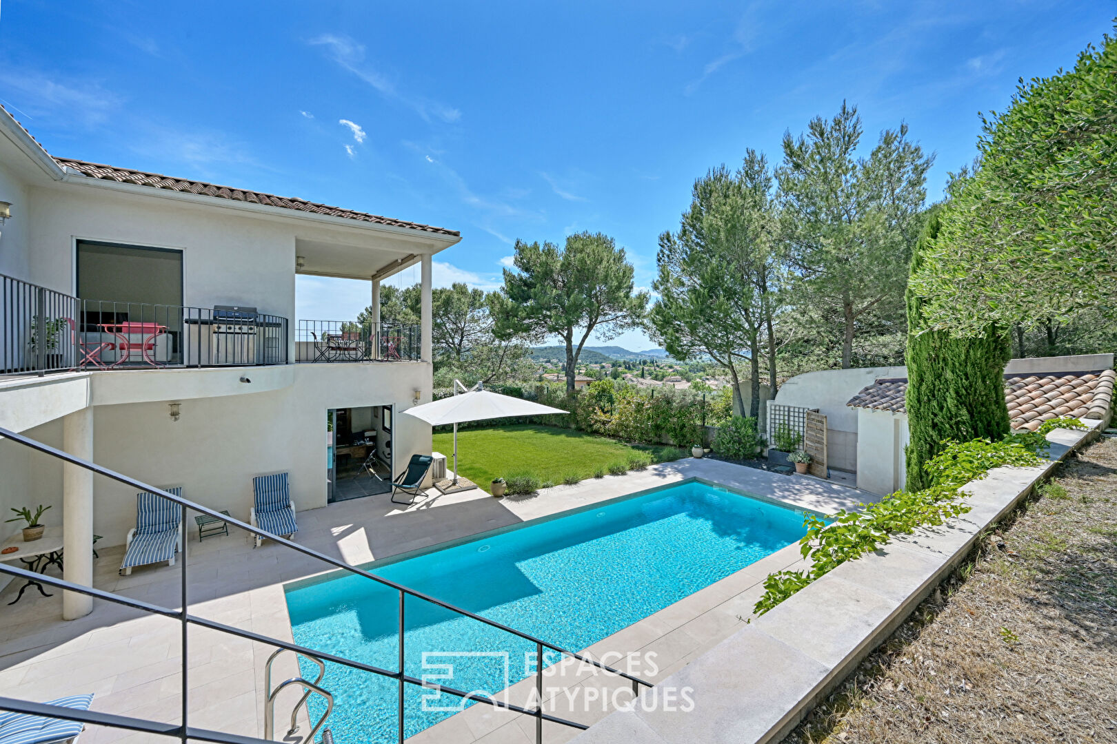 Standing, architecture et horizon, une Villa remarquable.