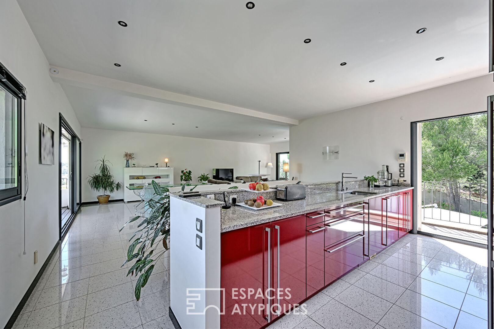 Standing, architecture et horizon, une Villa remarquable.
