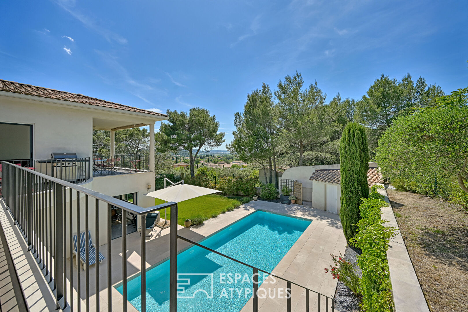 Standing, architecture et horizon, une Villa remarquable.