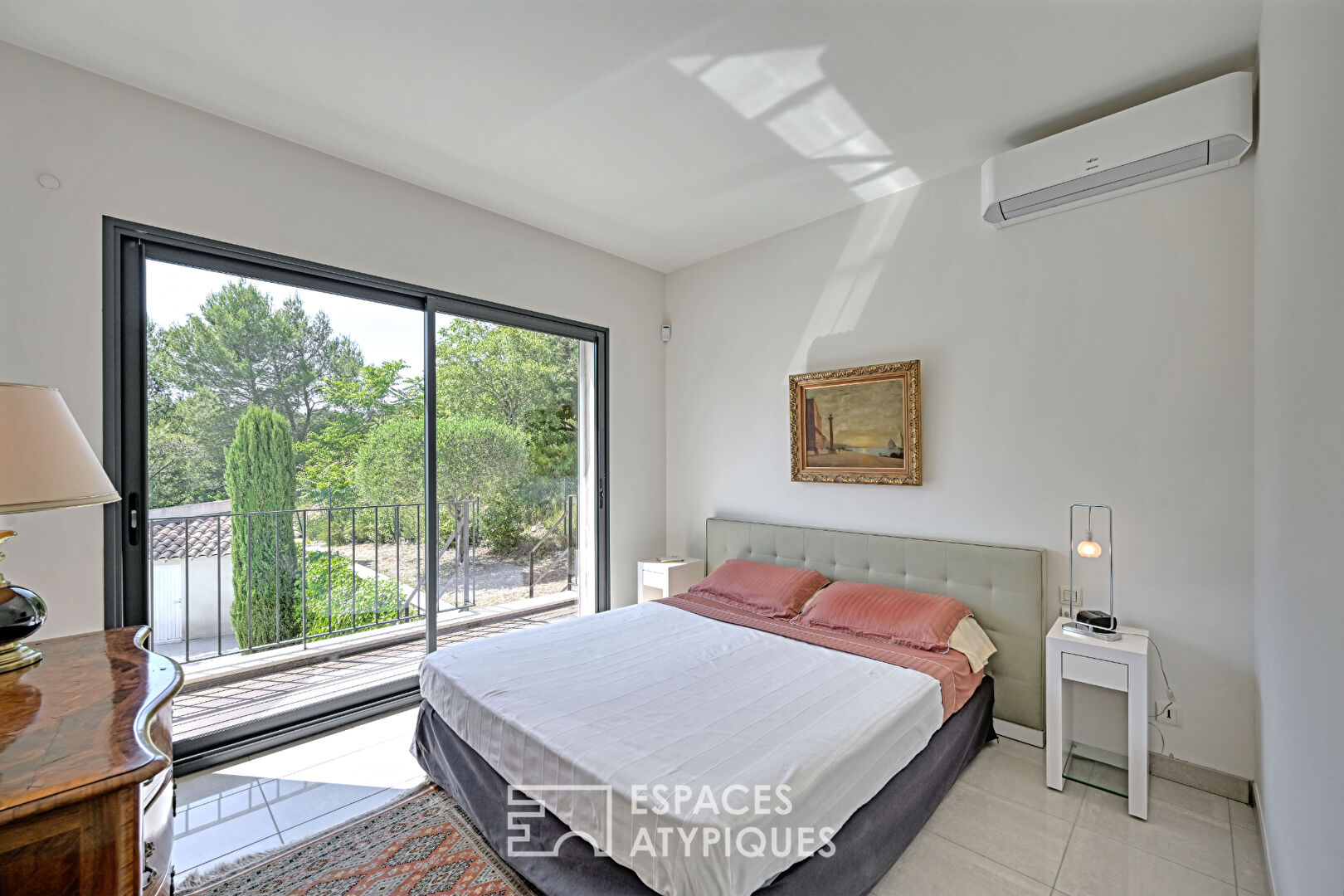 Standing, architecture et horizon, une Villa remarquable.