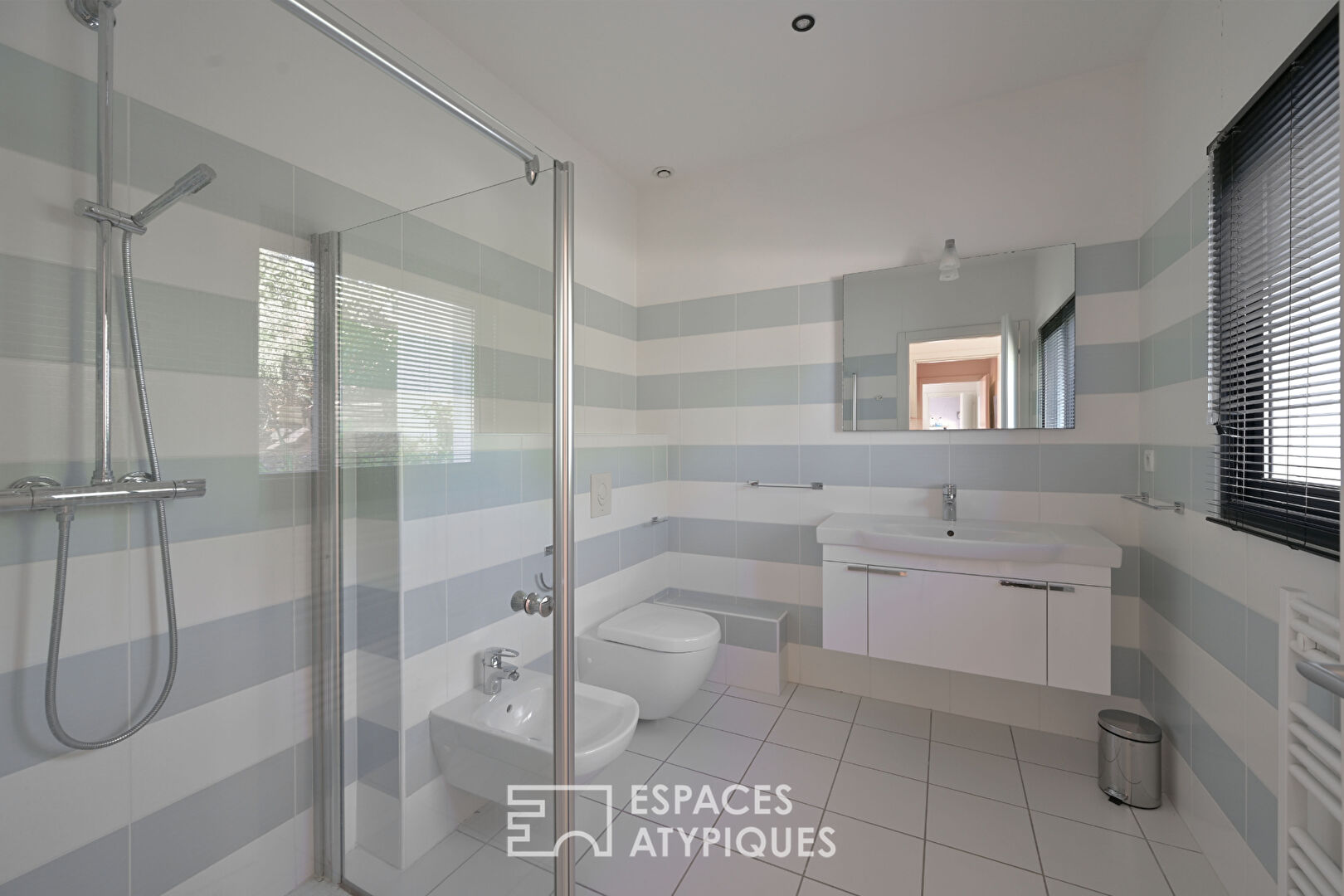 Standing, architecture et horizon, une Villa remarquable.