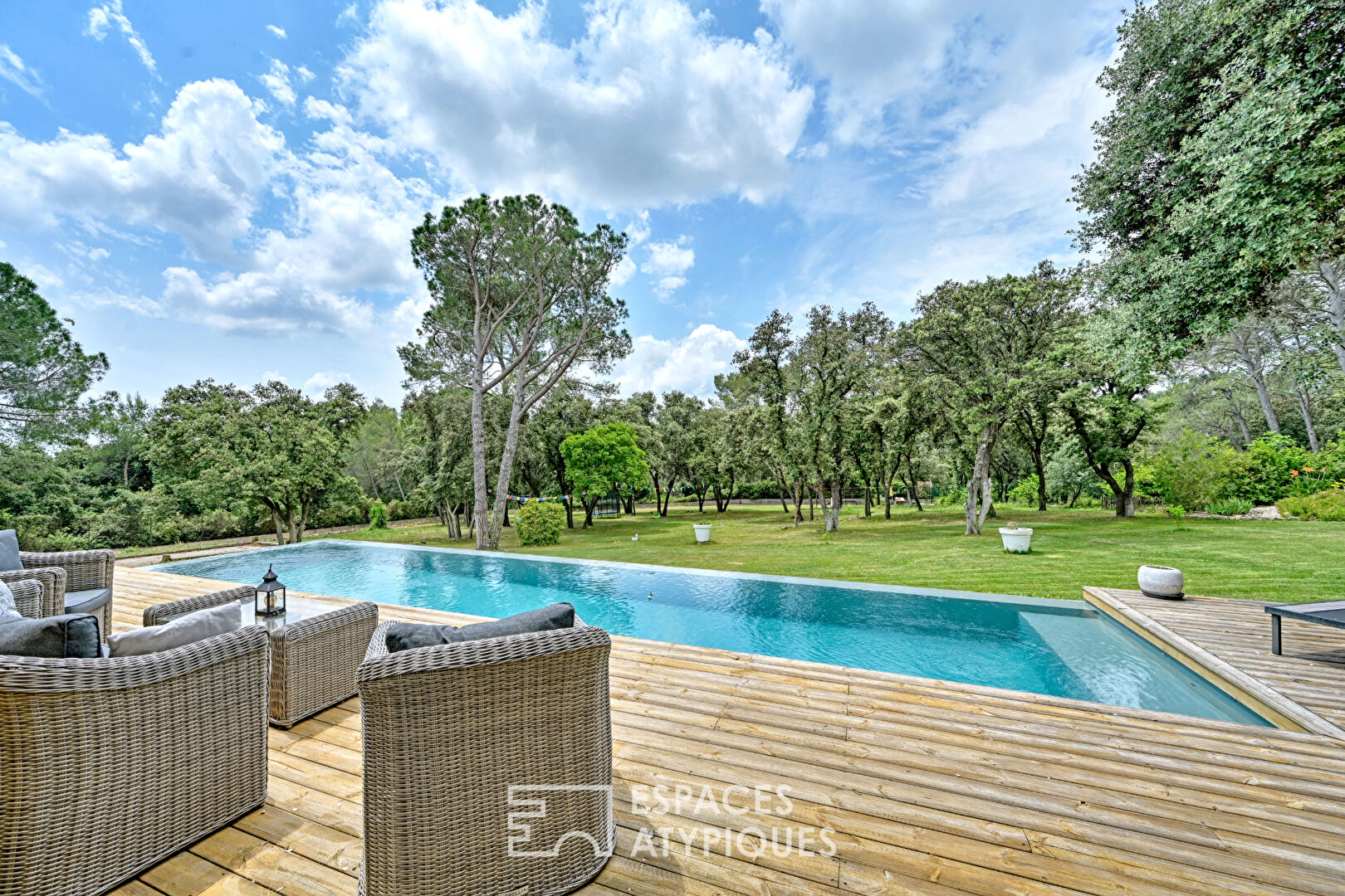 Sérénité absolue, villa de plain-pied avec piscine, spa et parc privé