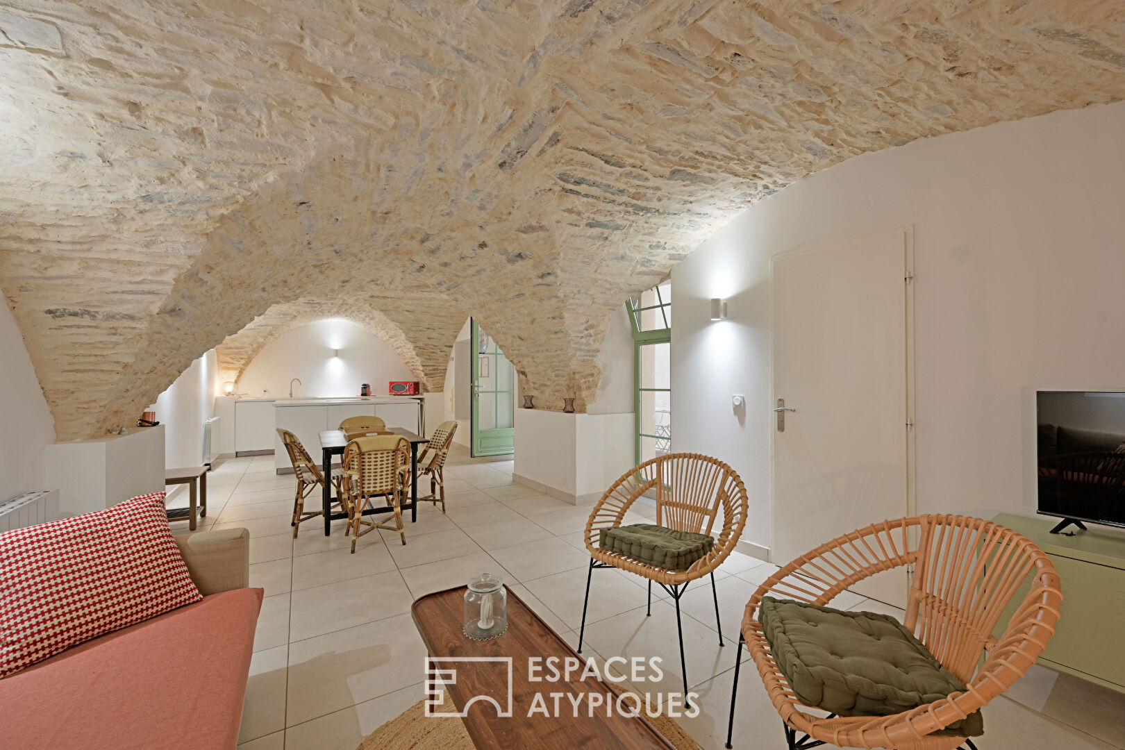 Two cozy rooms with exterior in the Nîmois Ecusson